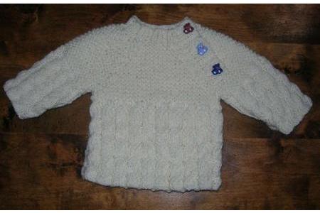 pull layette à torsades en irlandais