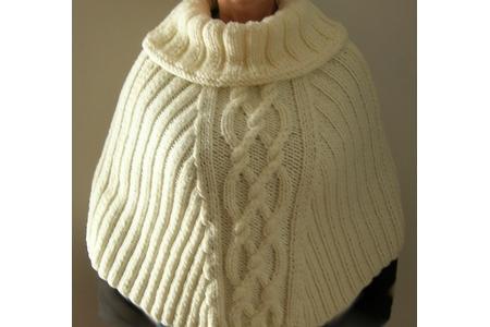 poncho en Canada avec motif central torsadé